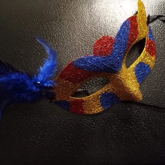 5 Mascarade Mask - Picture 2 of 5